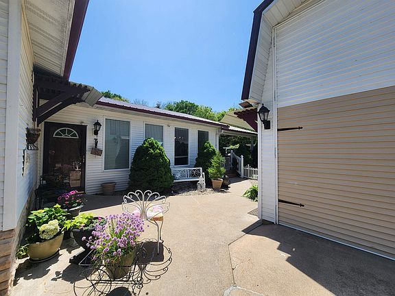 4th image of 400 S Giles Creek Ln