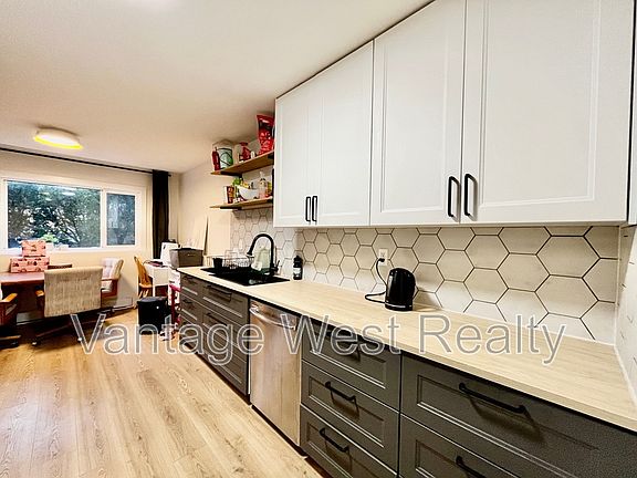 3rd image of 983 Bernard Ave Unit 104
