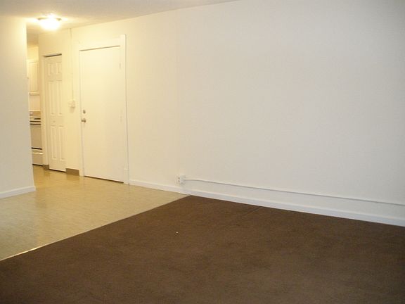 4th image of 11617 Franklin Blvd #2E
