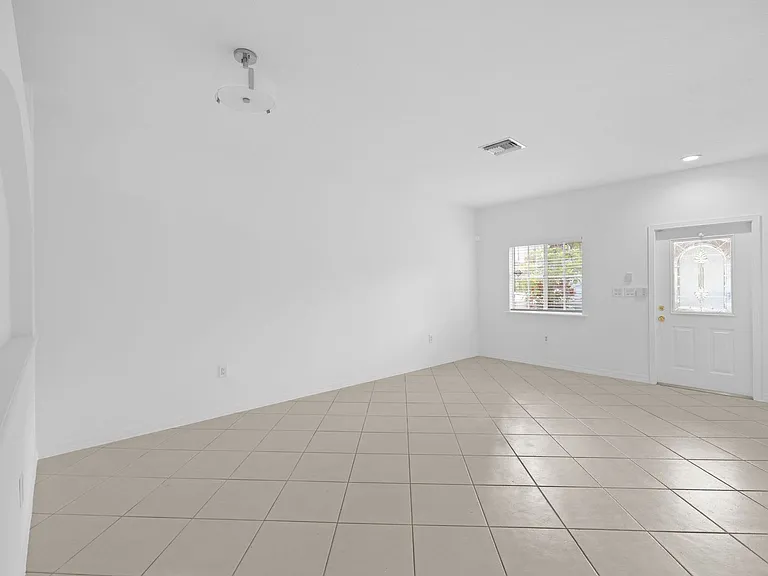 14261 SW 126th Pl — Photo 7