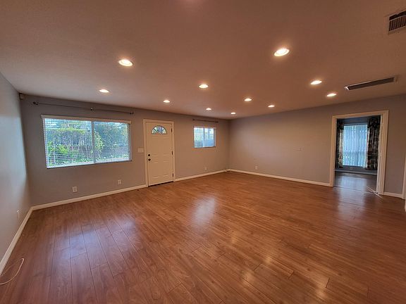 4th image of 1650 Greenport Ave APT A