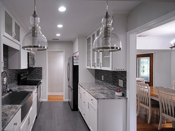4th image of 5471 Waterside Dr