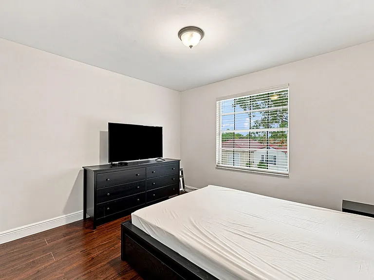 1115 SW 180th Ter — Photo 32