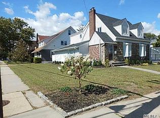 88 Chester Rd, Lynbrook, NY 11563