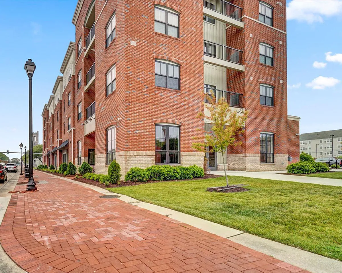 Building Photo - Holley Pointe