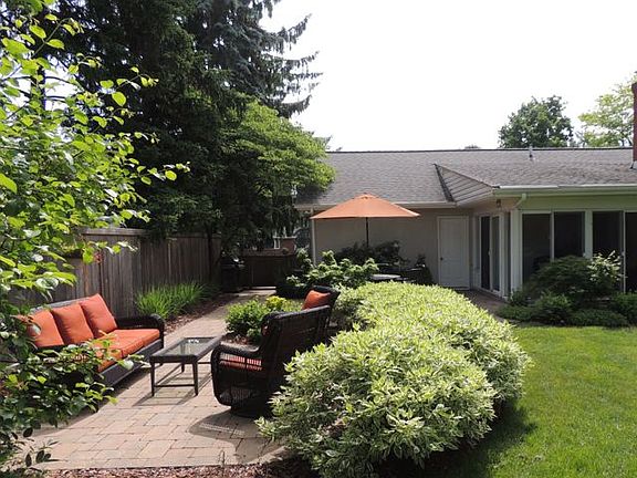 3rd image of 1491 London Dr