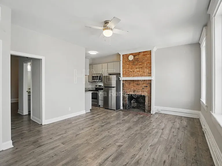 107 W Elder St #C — Photo 8