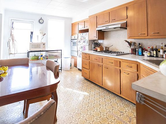 4th image of 217 Eckford St