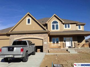 6768 Ridgewood Dr, Papillion, NE 68133