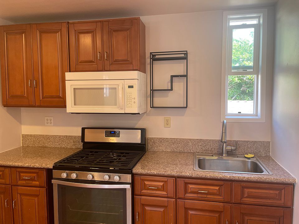 1st image of 620 Geneva Ave #2