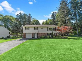 20 Lakeview Dr, Newburgh, NY 12550