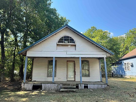 2nd image of 1100 Reeves Ave