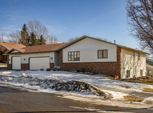 900 Saint Thomas Trl NW, Mandan, ND 58554