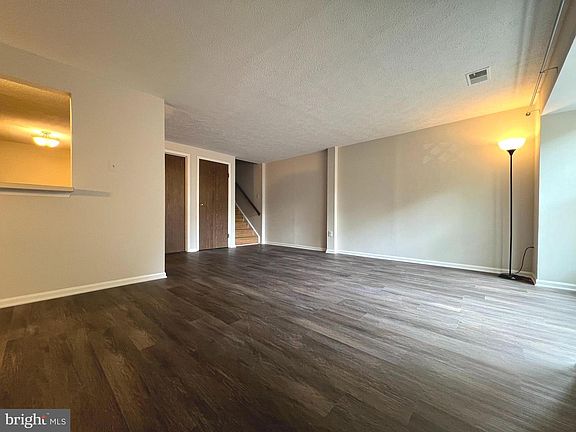 2nd image of 48 Whitechurch Ct