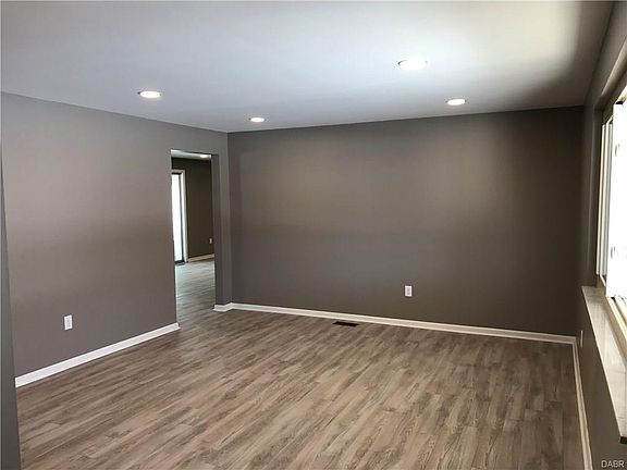 3rd image of 720 Kenbrook Dr