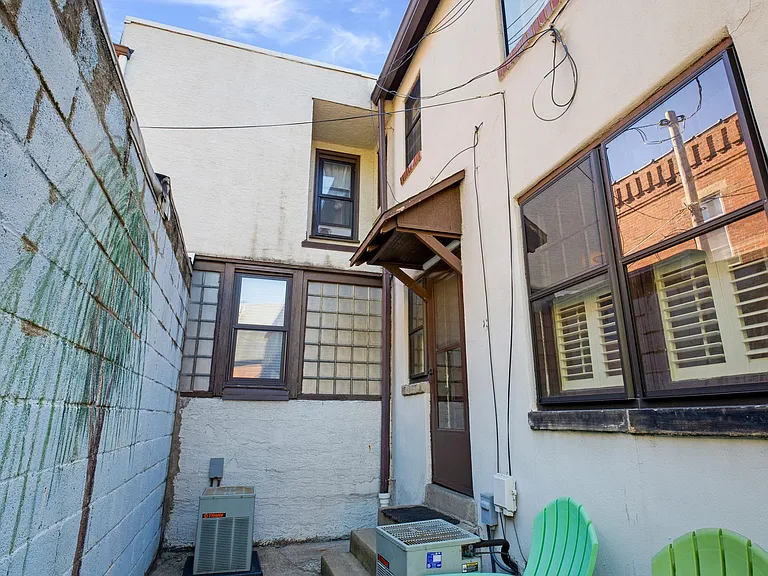 118 E Blenkner St #118 — Photo 21