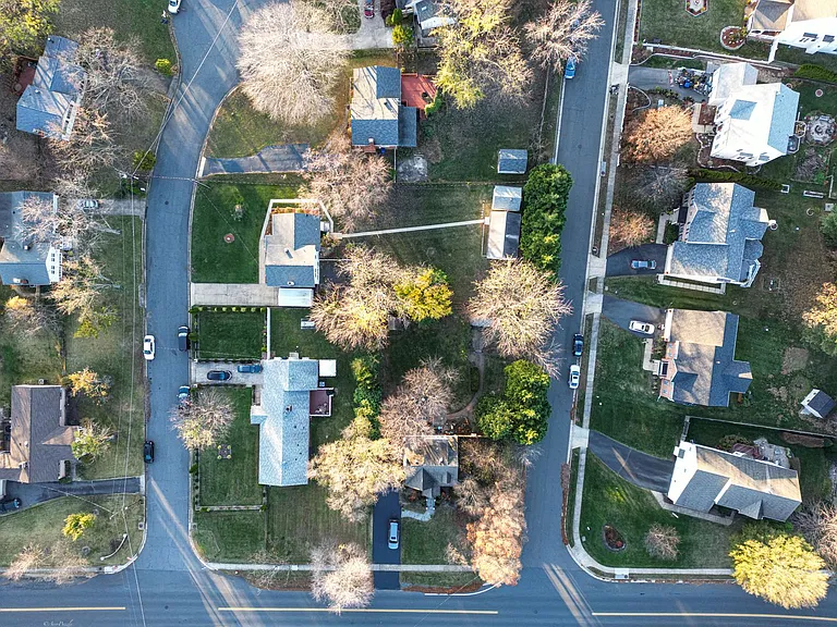 903 Crestview Dr — Photo 21