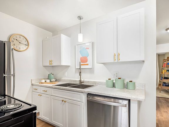 2nd image of 24360 Independence Dr #1-0285