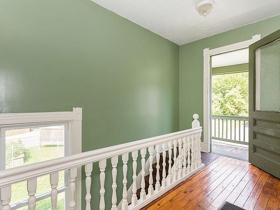 5th image of 810 Hawley Ave