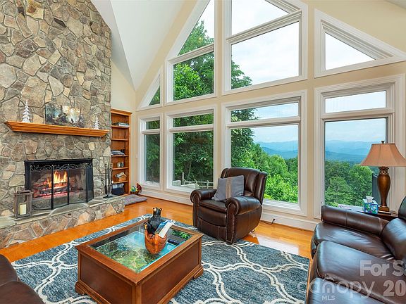 5th image of 301 Oak Winds Dr