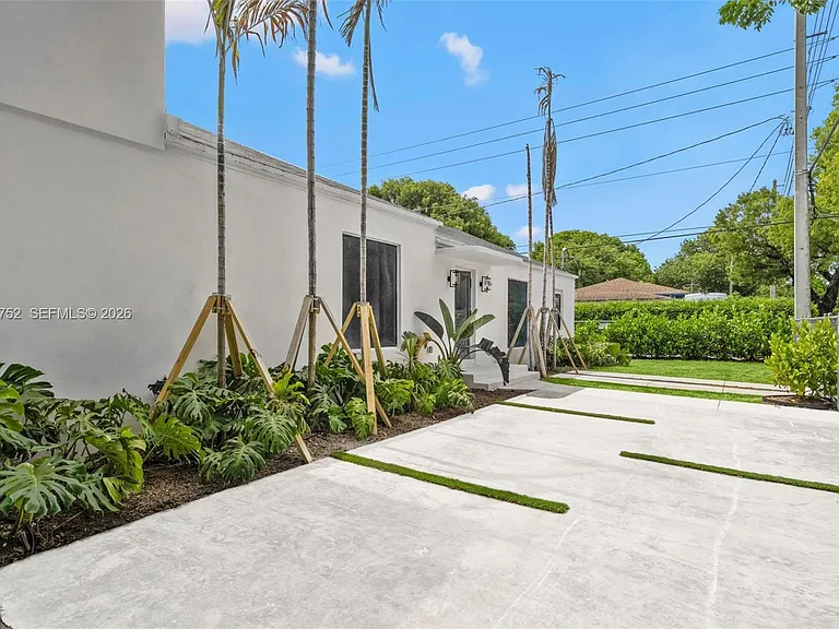 4746 NW 10th Ave — Photo 37