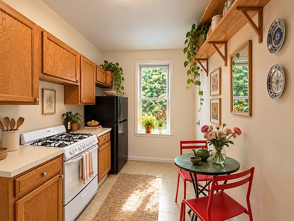 2nd image of 66-68 Fresh Pond Rd #2R
