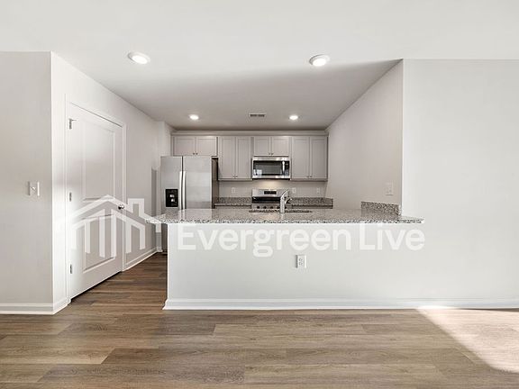 4th image of 2225 Courtina Way