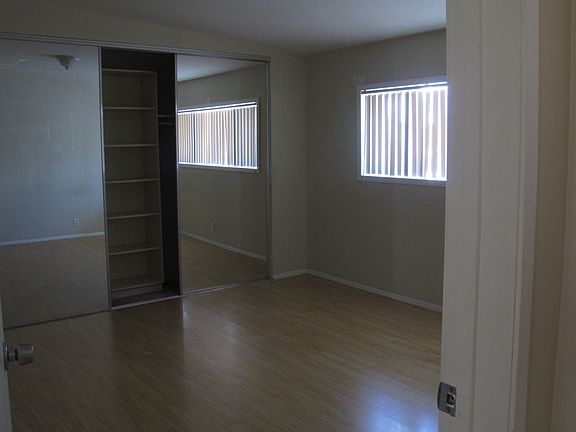4th image of 212 S Jackson St APT 2