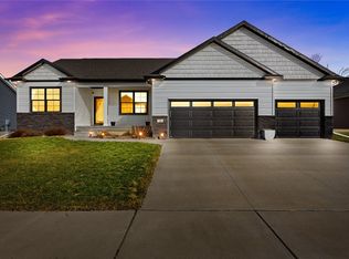 7214 Country Ridge Dr NW, Palo, IA 52324