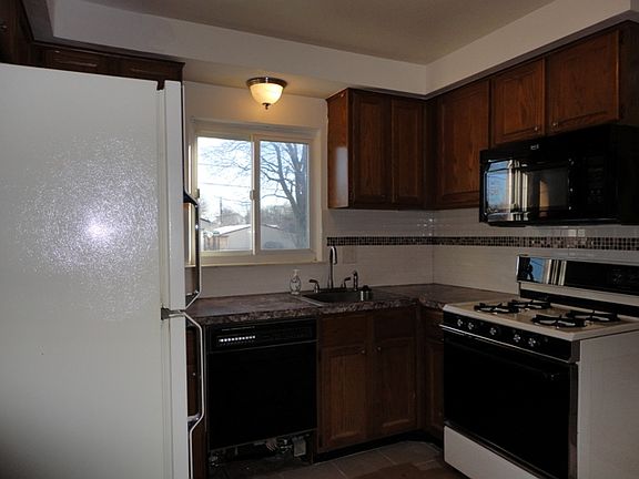 3rd image of 7344 N Wildwood St