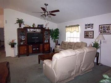 2nd image of 520 SW 27th St