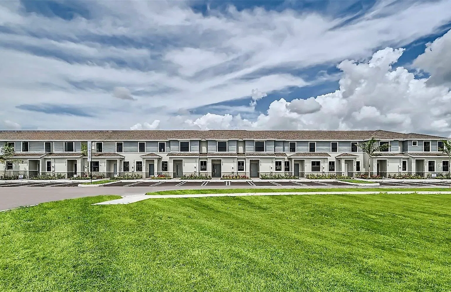 3 bed, 3.5 bath, $2,850 — Photo 1