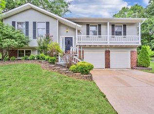 1206 Weatherton Pl, Ballwin, MO 63021