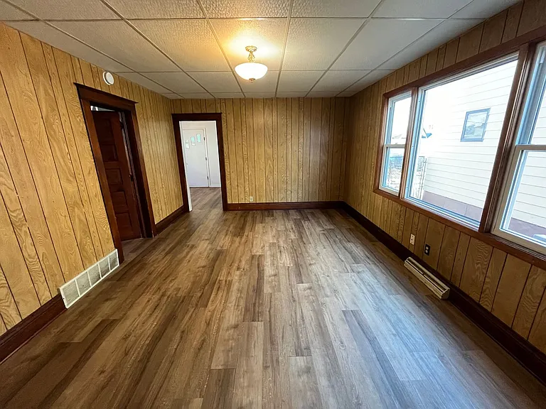 107 Logan St — Photo 4