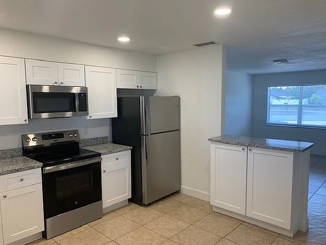 2 bed, 861 sqft, $1,599 — Photo 4