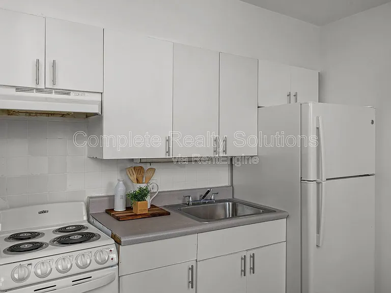 Riverview Apartments — Photo 15