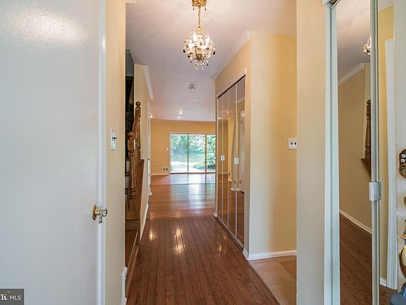 5th image of 34 Pagoda Ct