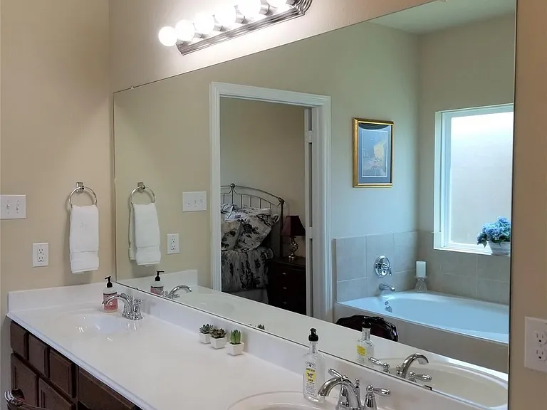 2566 Riverway Dr — Photo 12