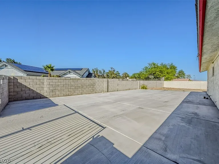 6760 W Oakey Blvd — Photo 40