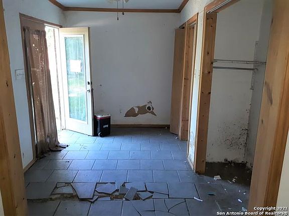 4th image of 155 E Hutchins Pl