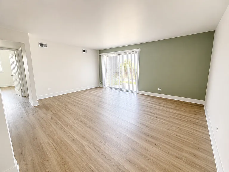 11035 S Keating Ave — Photo 4