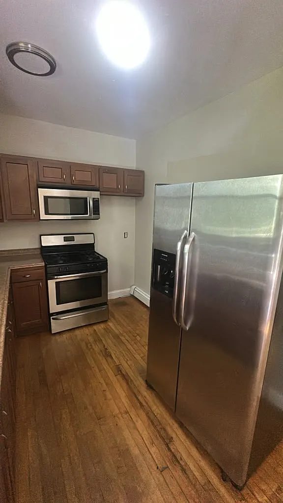 3 bed, 1300 sqft, $2,150 — Photo 2