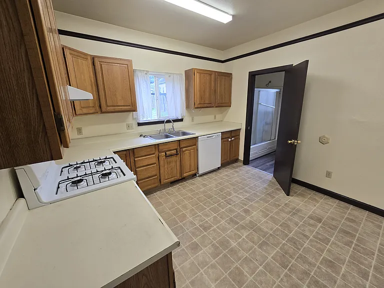 524 Main St — Photo 5