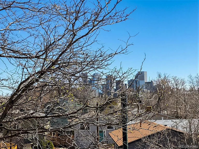 2037 Hooker St #L — Photo 33