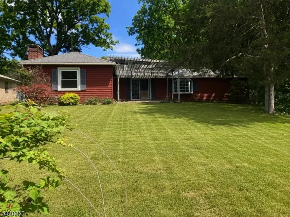 16 Springside Dr, High Bridge Boro, NJ 08829