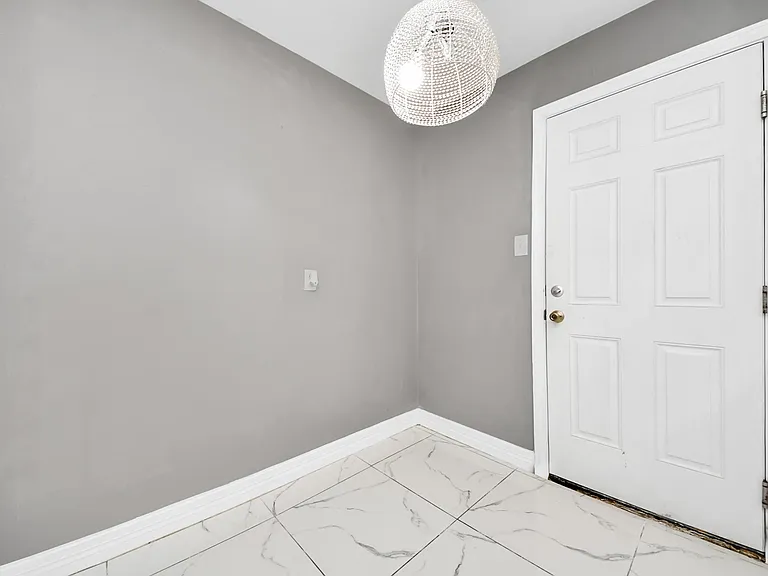 8527 Dillon St — Photo 17