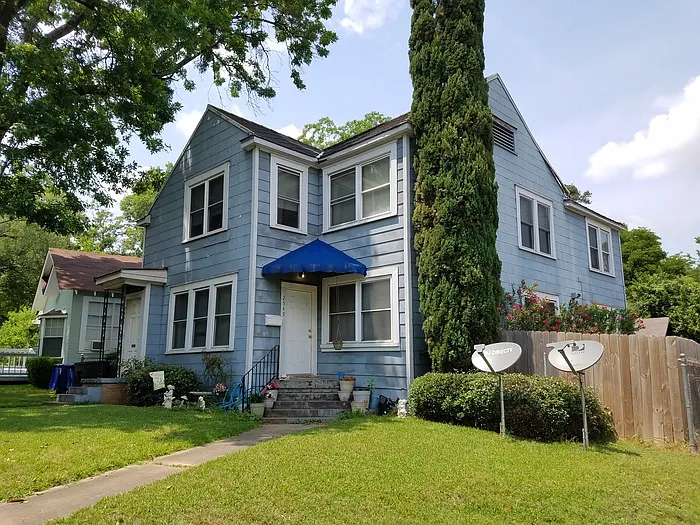 2 bed, 1.0 bath, 1500 sqft, $1,000 — Photo 1