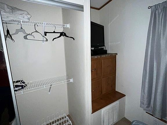 3rd image of 149 Lantern Ave
