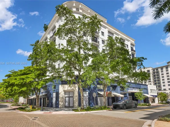 4220 Laguna St Unit 803, Miami, FL 33146