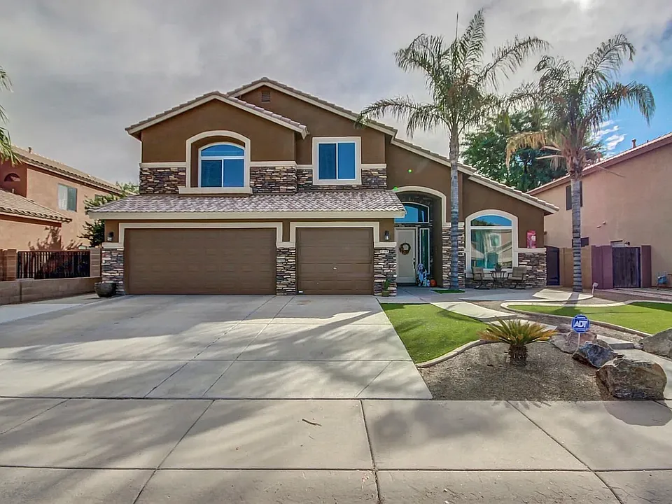 669 E Betsy Ln